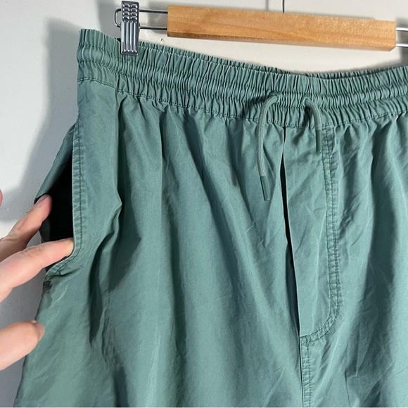 ARITZIA TNA Bel Air Oversized Pant in Dark Spruce Green Size Large Lightweight - Picture 6 of 15